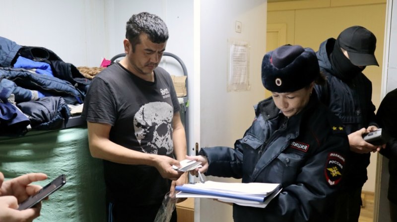 В Республике Алтай сотрудники полиции, ФСБ и Росгвардии провели рейд по выявлению нелегальных мигрантов