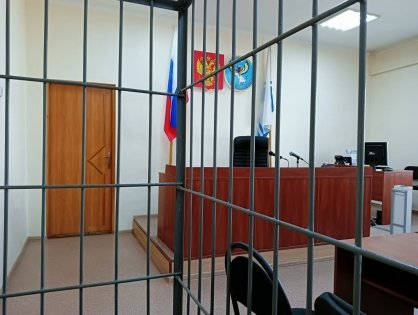 В Майминском районе ранее неоднократно судимый мужчина осужден за оскорбление и угрозу применения насилия в отношении сотрудника исправительного учреждения